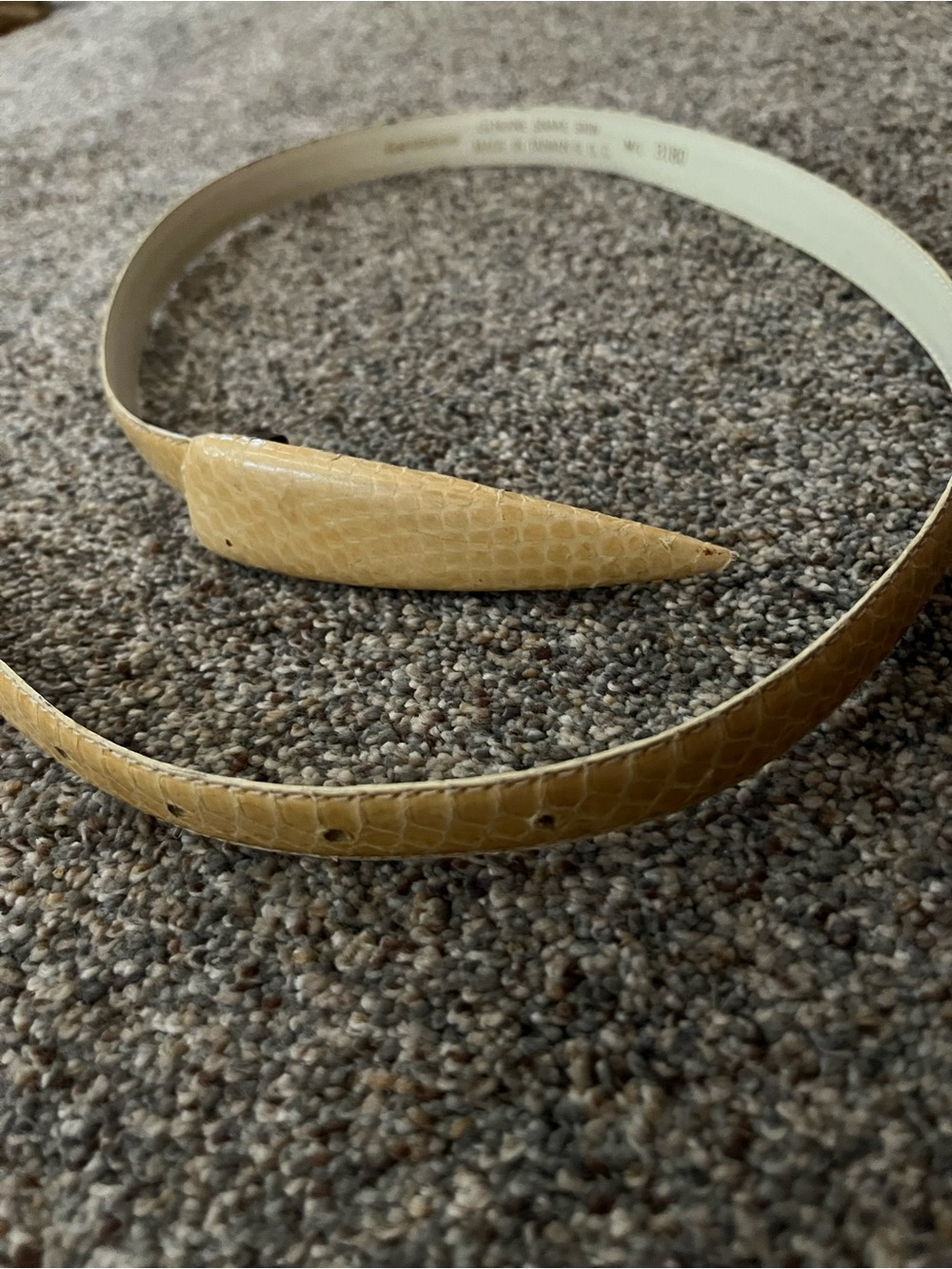 Vintage FOB Trading yellow genuine snake skin belt